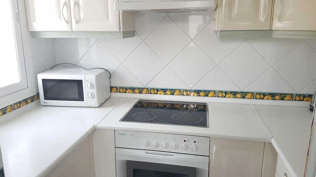 Amplio Apartamento De 2 Dormitorios Benalmadena 0*,